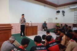 Satlantas Polres Sragen dan Bhayangkari Galang Kepedulian Lewat Program Si Ratib Jumatan di Masjid