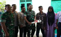 Danrem Lilawangsa Serahkan Kunci Rumah Faisal Warga Pedalaman Aceh