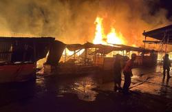 Pasar Rakyat Tembilahan Terbakar Hebat, 400 Kios Musnah