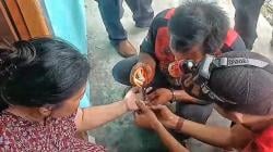Damkar Palangka Raya Evakuasi Cincin di Jari Ibu Rumah Tangga yang Telah Membengkak