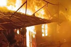 Ditinggal Kondangan, Dua Rumah Warga di Pemalang Ludes Kebakaran