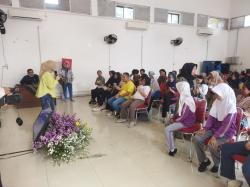 Keren Parah! Disabilitas di Pedurungan Diajarin Public Speaking dan Customer Service Ala Profesional