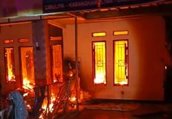 Kebakaran Hebat di Ciawigebang, Satu Rumah Ludes Dilalap Api saat Tengah Malam