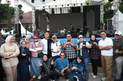 Keseruan Konser Band Kotak, Tantri Ungkap Punya Darah Kuningan