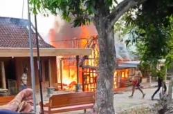 Kebakaran Melalap 2 Rumah di Padangan Bojonegoro, Kerugian Capai Ratusan Juta