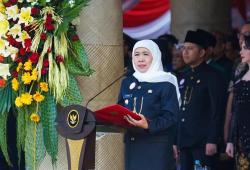 Tangis Bahagia Putri Bertemu Gubernur Khofifah yang Pernah Selamatkan Keluarganya