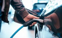 Harga Mobil dan Motor Listrik Diprediksi Turun Tahun Depan, Ini Penyebabnya