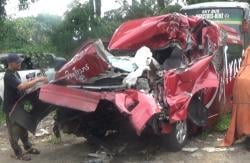 Kecelakaan Maut di Tol Cipularang, 1 Tewas dan 9 Luka-Luka Akibat Travel Tabrak Truk