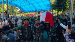 Tiba Pangkep, Isak Tangis Keluarga Pecah Sambut Jenazah Perwira TNI, Letda Fauzi Gugur Ditembak OPM