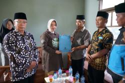 Siswa SMP 17 Purworejo Tewas Terseret Ombak, Bupati Yuli Hastuti Melayat dan Serahkan Santunan