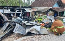 Sip! Damkar Respons Cepat, Sehingga Api Hanya Membakar Ruang Depan Rumah Warga di Purwodadi