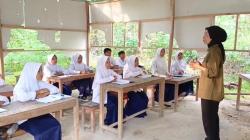 Ketika Anak-Anak di Pulau Boleng Bermimpi Punya Sekolah, Indonesia Datang Membantu