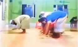 Gaya Salat Anti-Mainstream Auto Viral, Warganet: Kesesatan yang Nyata