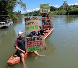 Rayakan Kemenangan Gugatan Ikan Mati, ECOTON Ngintir Kali Brantas