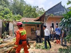 Lima Desa di Cibeber Diterjang Bencana Alam, Rumah Warga Rusak dan Akses Jalan Terputus