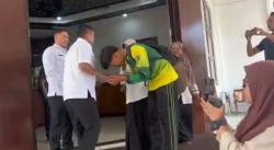 Akhirnya Damai! Kepala Sekolah yang Viral dan Siswa SMA di Lebak Saling Maafkan di Hadapan Gubernur