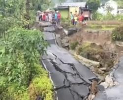 Ratusan Warga Rembang Purbalingga Terisolir akibat Jalan Amblas