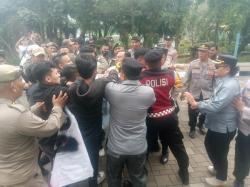 Demo di Balai Kota Tangsel Memanas, Mahasiswa Desak KPK dan BPK Audit Anggaran Pemkot