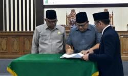 Sidang Paripurna DPRD Ngawi Menetapkan PAW Dua Anggotanya karena Tersangkut Korupsi dan Mengundurkan