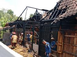 Ditinggal Kerja, Rumah Milik Tukang Bangunan di Nglobar Terbakar  Kerugian Mencapai Rp40 Juta