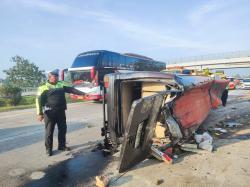 Kecelakaan Elf Terguling di Tol Jombang-Mojokerto, Ini Identitas 20 Penumpang Lengkap Kondisi Korban