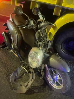 Pengendara Motor Tabrak Truk Parkir di Depan PT Interbat Buduran Sidoarjo, Satu Luka Serius