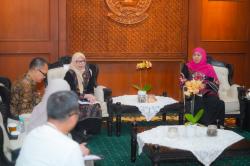 Gubernur Khofifah Dukung FinExpo dan IIFS 2025 untuk Perkuat Literasi dan Keuangan Syariah