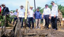 Tinjau Sumur Minyak Rakyat di Muba, Bahlil Targetkan Akhir November sudah Bisa Dijual ke Pertamina