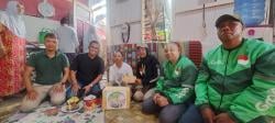 Aksi Humanis! Wadir Intelkam Polda Sulsel Jenguk Driver Ojol yang Sakit di Makassar