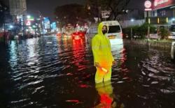 Rangkuman Banjir Jumat Malam: Kepungan Banjir Bikin Depok Sempat Lumpuh