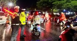 Hujan Deras Sebabkan Banjir dan Kemacetan di Panam, Petugas Diterjunkan