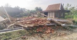 Ratusan Rumah Porak Poranda Diterjang Angin Puting Beliung, 7 Rumah Roboh dan 10 Rusak Berat