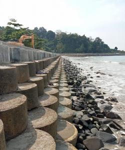 Pengerjaan Breakwater Pantai Banding-Canti Capai 35%