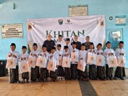 Anak-Anak Nelayan Roban Batang Antusias Ikuti Khitan Massal