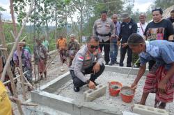Sentuhan Kasih untuk Oma Adolfina, Kapolres TTS dan Geser Bangun Rumah Layak Huni