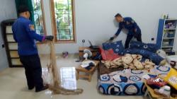 Kucing Liar Acak-acak Rumah, Damkar Kuningan Lakukan Evakuasi Cegah Bahaya