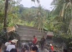 Kecelakaan Maut di Pandeglang: Truk Terguling, Dua Nyawa Melayang