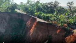 Longsor Terjang Kalongan Ungaran, Akses Jalan Penghubung Semarang-Demak Putus Total