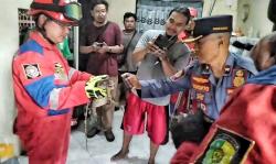 Biawak 1 Meter Masuk Kamar Membuat Geger Penghuni Rumah, Tim Rescue Damkar Segera Evakuasi