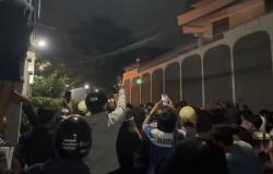 PSIS Semarang di Ambang Turun Kasta Liga 3, Suporter Geruduk Rumah Yoyok Sukawi