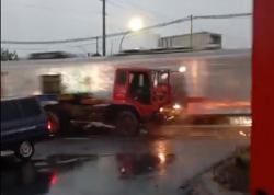 Duar! Truk Trailer Tertemper KA Harina di Kaligawe Semarang, KAI Gercep Normalisasi Jalur