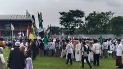 Peringatan Hari Santri Nasional 2025 di Tasikmalaya, Puluhan Ribu Santri Penuhi Stadion Wiradadaha