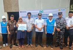 Enam Rumah di Suralaya Kota Cilegon Akhirnya Terang Setelah Puluhan Tahun Gelap