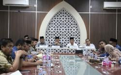 Jelang MTQ Aceh ke-37, Pidie Jaya Berpacu Melawan Waktu — Bupati Gelar Rapat Maraton Hingga Malam