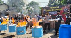 Polrestabes Bandung Perang terhadap Narkoba, Musnahkan 2.705.700 Butir Obat Terlarang