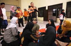 Tinjau Banjir di Genuk, Agustina Wilujeng Optimalkan Pompa dan Dirikan Dapur Umum