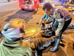 Turjawali Satlantas Polresta Palangka Raya Evakuasi Korban Laka Lantas Depan Kantor Gubernur Kalteng
