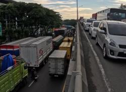 Banjir Kaligawe Lumpuhkan Jalur Pantura Semarang-Demak, Arus Lalu Lintas Macet 17 Km