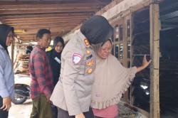 Kapolres Sragen Jenguk Anggota Sakit, Wujud Kepedulian dan Empati Polri kepada Jajaran