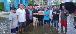 Banjir Rendam Pemukiman Warga di Bangetayu Semarang, 150 Paket Sembako Dibagikan